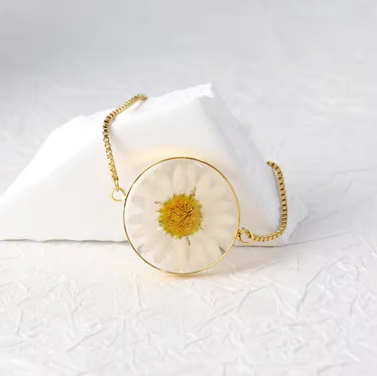 Gold Daisy Resin Pendant Necklace (Round Flower Locket)