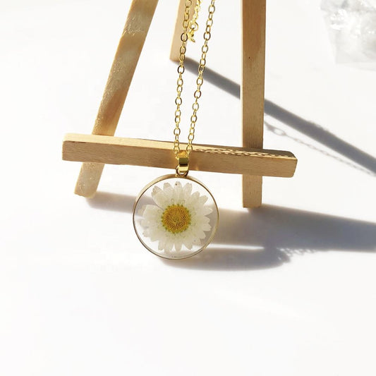 Eternal Daisy Resin Pendant Necklace – Real Flower Jewelry