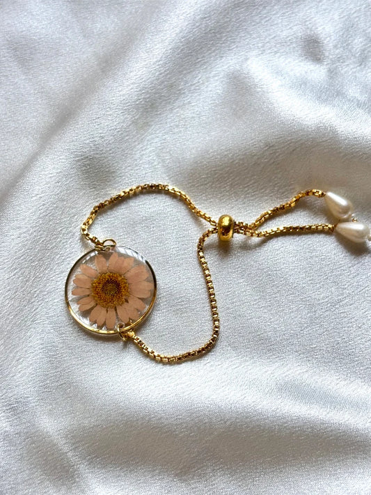 Real Flower Resin Bracelet – Peach Daisy Round Charm