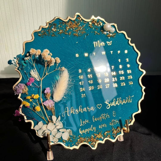 Customized Resin Calendar Plate with Preserved Flowers & Personalized Names