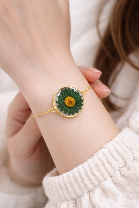 Real Green Daisy Resin Bracelet – Handmade Floral Gold Chain Bracelet for Women