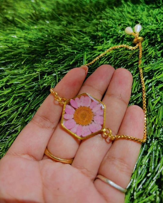 Daisy Charm Hexagon