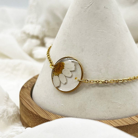 Gold Pressed Daisy Resin Bracelet (Round Floral Charm)