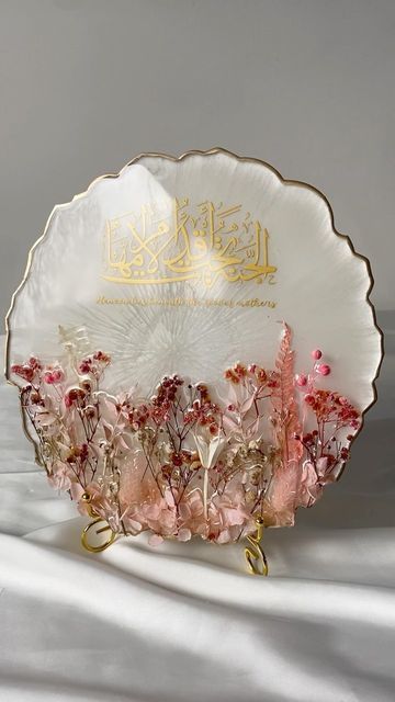 Resin Decorative Plate with Preserved Flowers & Golden Calligraphy