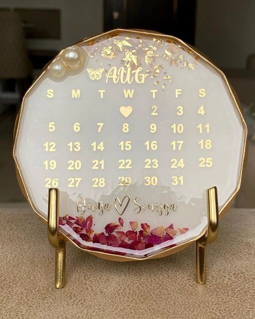 Customized Resin Calendar Plate with Names & Dried Flowers