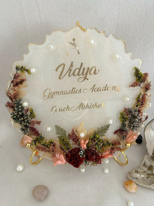 Customized Resin Decorative Plate with Preserved Flowers & Personalized Text