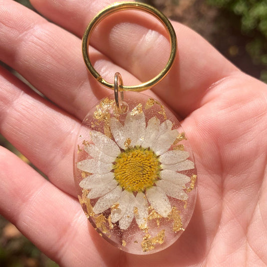 Handmade Daisy Resin Keychain with Gold Flakes