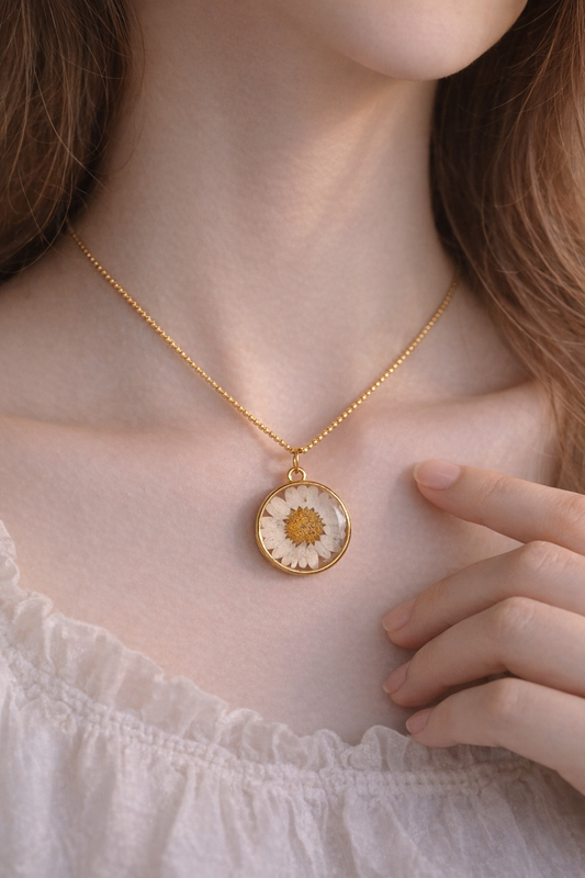 Round Resin Necklace with White Daisy Dried Flower Pendant