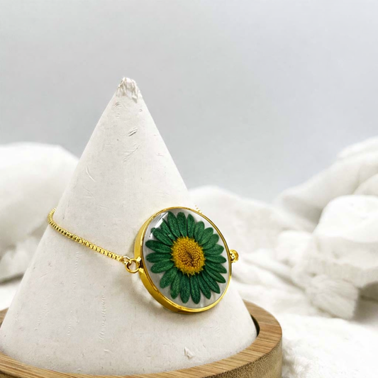 Real Green Daisy Resin Bracelet – Handmade Floral Gold Chain Bracelet for Women