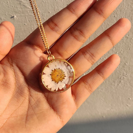 Round Resin Necklace with White Daisy Dried Flower Pendant