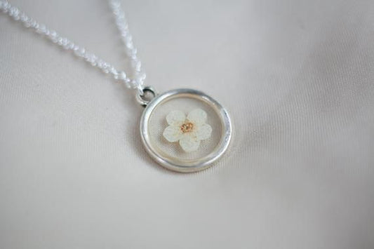 Round Resin Necklace with White Dried Flower Pendant