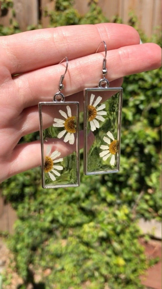 Daisy Resin Earrings | Transparent Floral Dangle Earrings