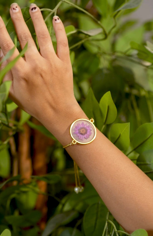 Real Purple Daisy Resin Bracelet – Gold Round Charm